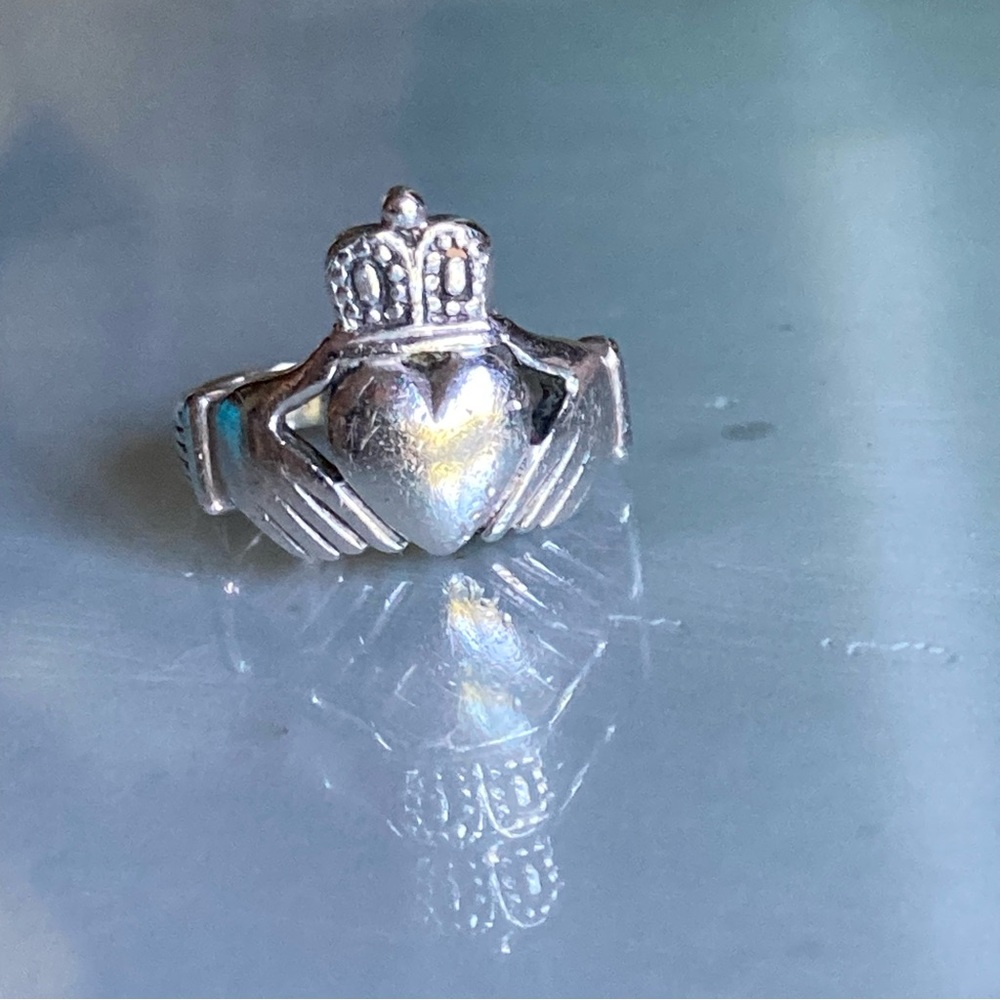 Sterling Silver Claddagh Ring - Picture 2 of 6
